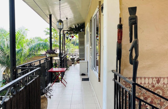 Studio apartment in Labone w/hot water. Pet-friendly!