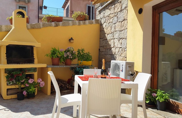 Studio apartment Mare with barbecue, terrace in the centre of the village