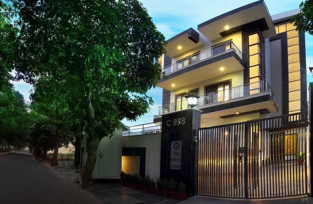 Studio Apartment with kitchen and balcony near Huda City Metro, Gurgaon