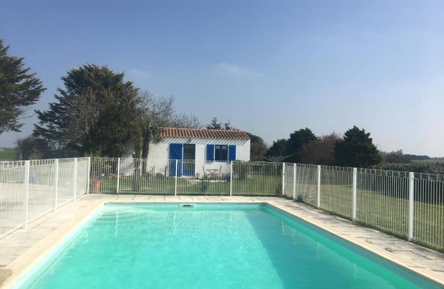 Studio avec piscine