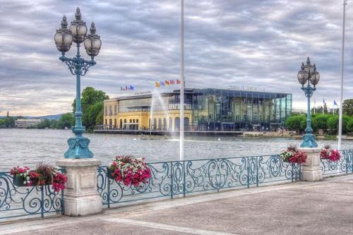 studio avec terrasse en face la gare d’Enghien a 15 minute de paris gare du nord et a 10 mn de stade de France