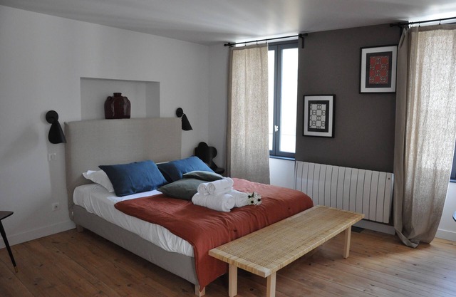 STUDIO between Cathedral and square Michel de L'Hospital.