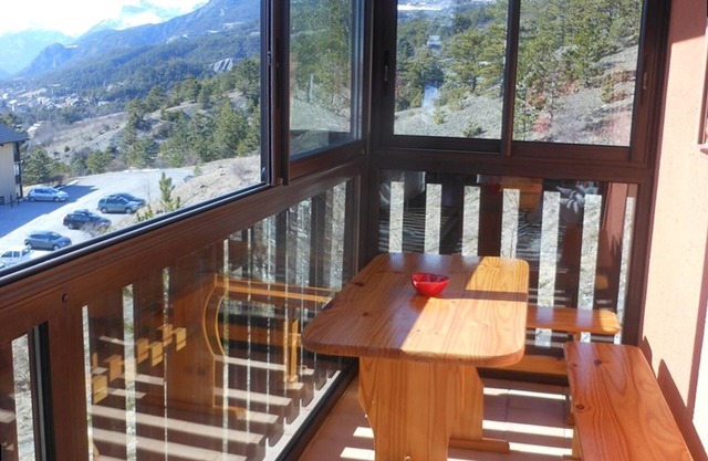 Studio Cabin Southwest with Balcony and Parking in Barcelonnette