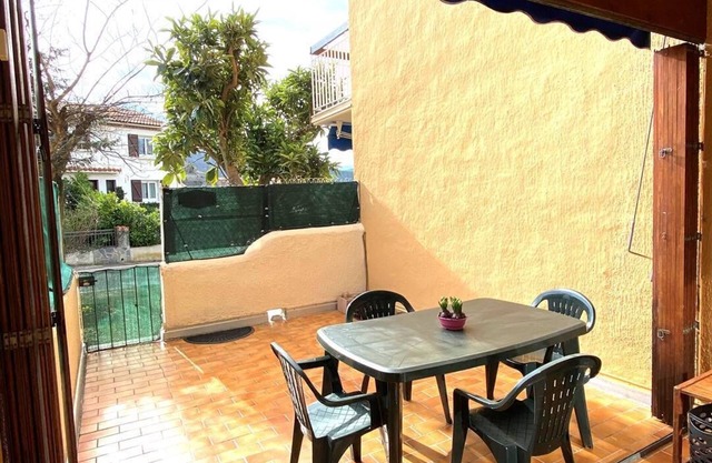 Studio Classé 2 Étoiles en Rez-de-jardin Avec Grande Terrasse a 5 min à Pied du Centre Ville
