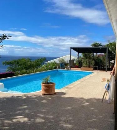 Studio cosy avec vue sur mer à Case-Pilote, 21 m², piscine