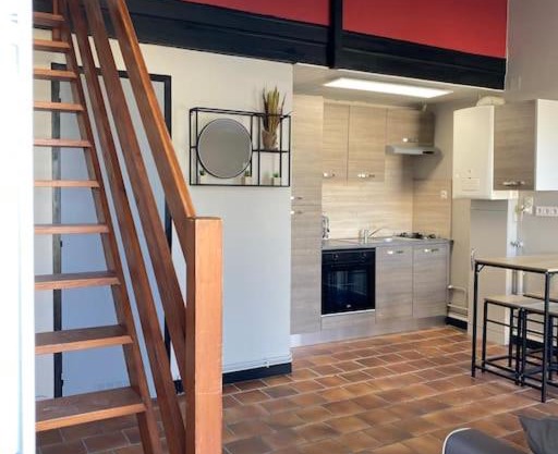 Studio duplex meublé avec place de parking
