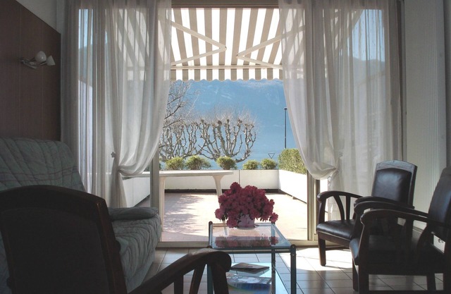 Studio - Exceptional location- Terrace- right on the lake
