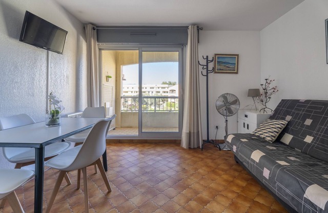 Studio for 4 People with Balcony, 10 Minutes from the Beach, in the Heart of the Village