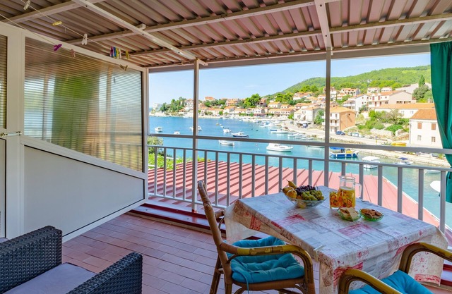 Studio flat near beach Brna, Korčula (AS-9162-a)