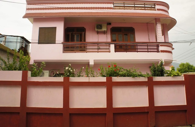 Studio Flat near river Ganges - Luxury, Location & Convenience - Fully Furnished
