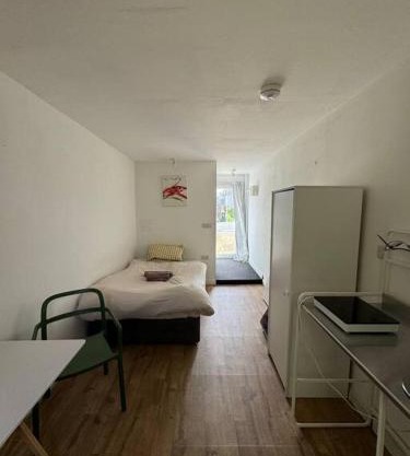 Studio flat, parking, Filton
