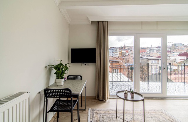 Studio Flat with Terrace in Balat, Fatih