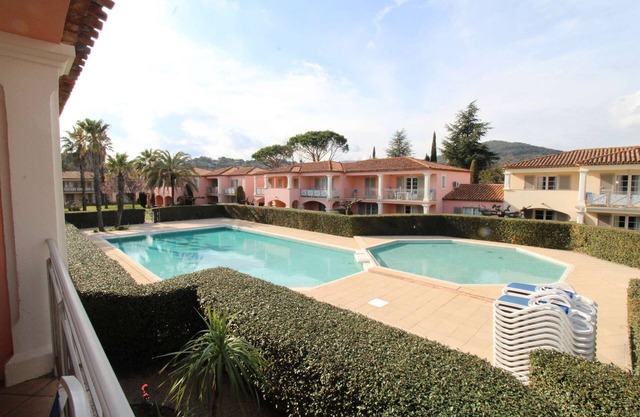 Studio for 4 people in a prestigious residence in Grimaud