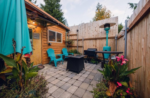 Studio - Handcrafted Studio with Patio Near Olympic National Park