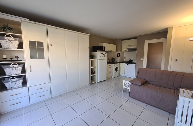 Studio in luxury residence with swimming pool 5 minutes walk from the beach