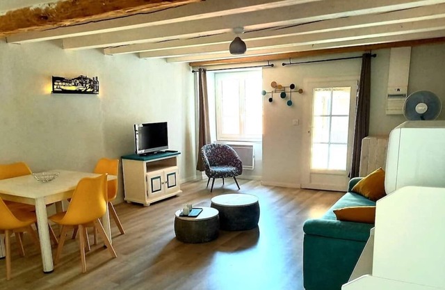 Studio in pretty town house in the heart of old Millau with terrace