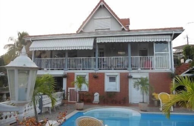 Studio in villa with pool, garden and vehicle access at LAMENTIN in Martinique