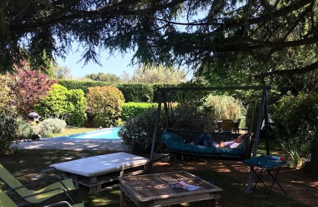 Studio Indépendant Dans Dépendance au Fond du Jardin