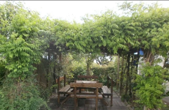 Studio Independent equipped Gîte in FLEURY LES AUBRAIS.