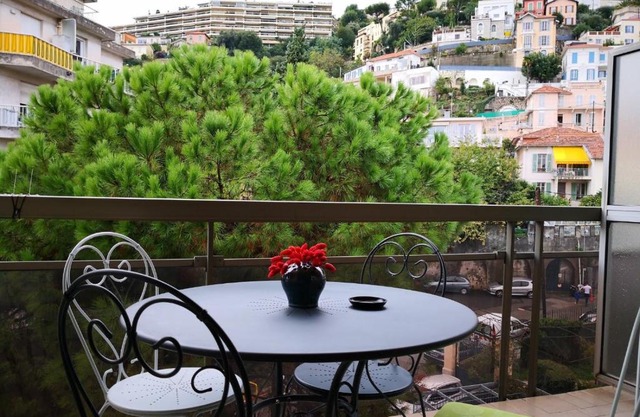 Studio Nice colline avec parking privé