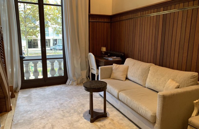 Studio Paris 7e Tour Eiffel Nom Interne: Studio RDC