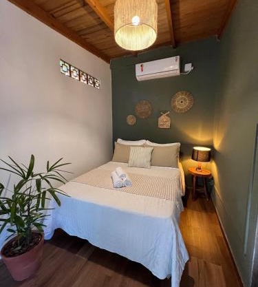 Studio privativo com trilha até a praia