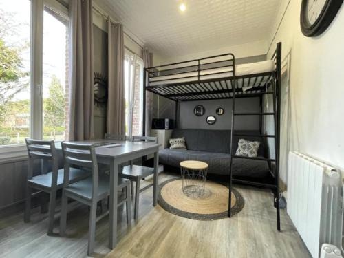 Studio proche Lac, centre ville, mer et CNPE