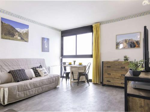 Studio proche pistes ski avec parking, lumineux et calme - FR-1-296-330