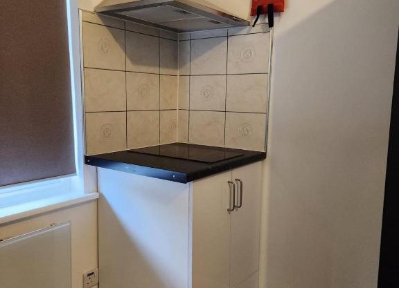 Studio - Sleeps 2 - Parking - Wifi