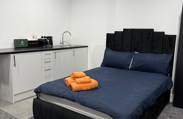 Studio - Sleeps 2 - Parking - Wifi
