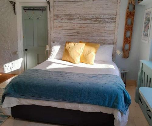 Studio - Sleeps2 - Parking - Private Courtyard