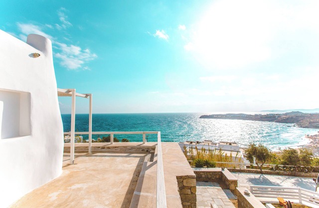 Studio with Clear Sea View, Shared Infinity Pool, Gym, Bar, 4' from the beach