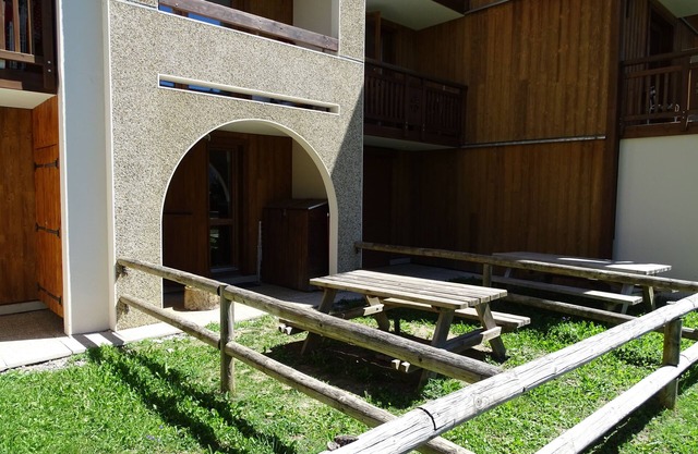 Studio with garden, covered parking, wifi near Super Vénosc