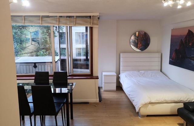 Studio with parking in the centre of London!