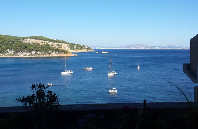 studio with stunning views of the sea and marseille bay