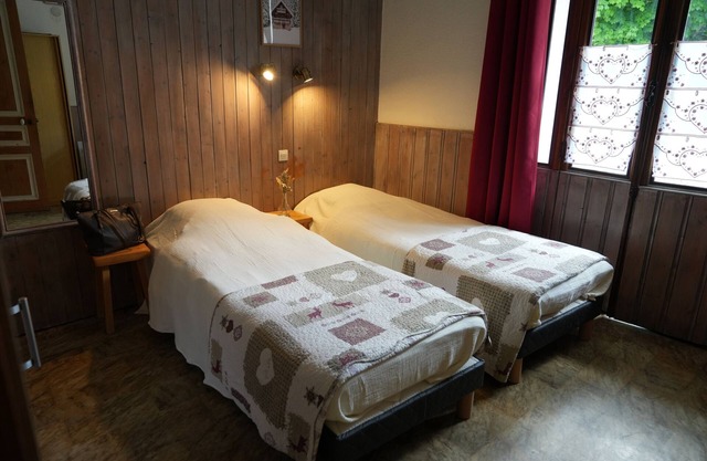 Studio with twin beds