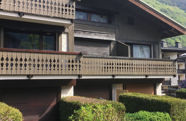 Studio with view of the Mont Blanc range and close to the Village