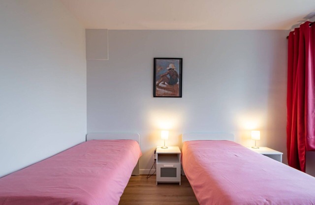 Stunning private villa for 5 people with TV and parking
