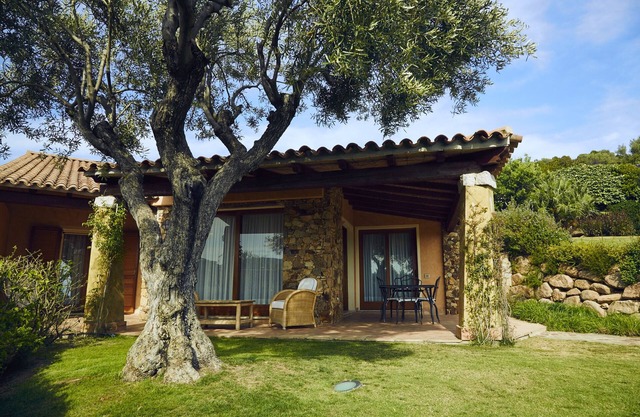 Stunning luxury villa with private garden 300mt from the beach