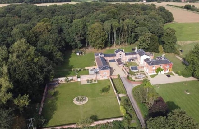 Stunning 2 bed cottage on rural country estate only 7 miles from Norwich
