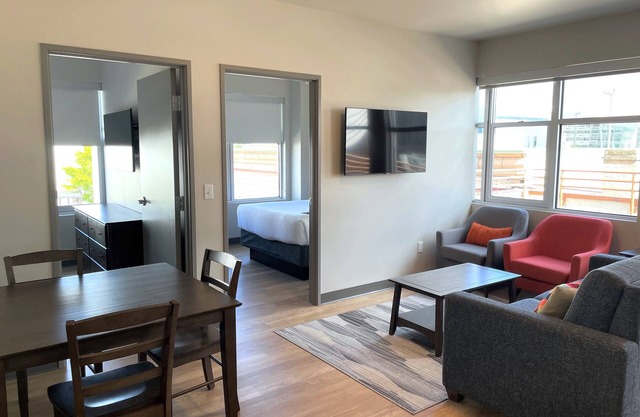 Stunning 2 Bed Travel Apartment in the Heart of Spokane's Restaurant Scene