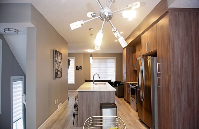 Stunning 2 Bedroom Home- 3 mins to downtown