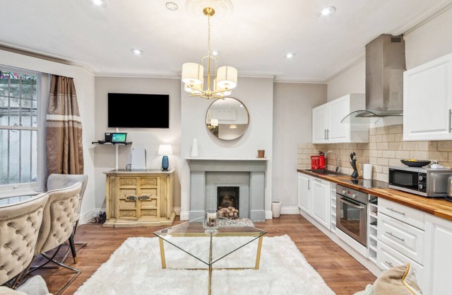 Stunning 2bed 2bath Apt in Earls Court sleeps SIX