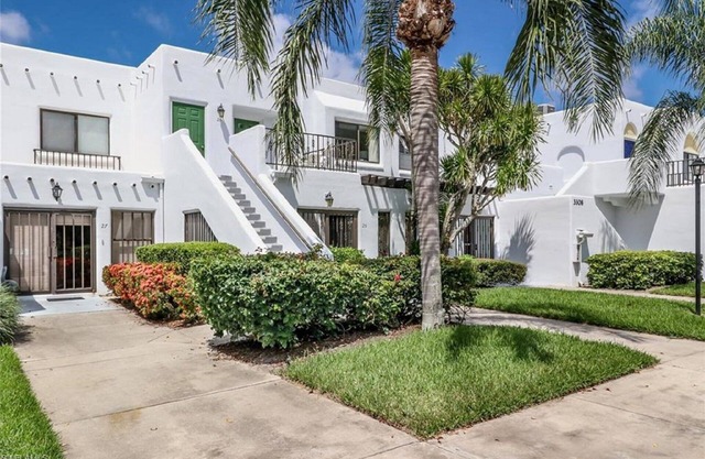 Stunning 2BR/2BA condo in the heart of Naples