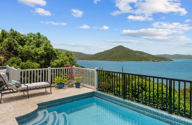 Stunning 3-bed/bath Villa with AC, WiFi, & Solar perched above lovely Coral Bay
