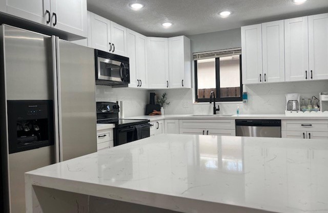 Stunning 3-bed House in Hollywood With hot tub