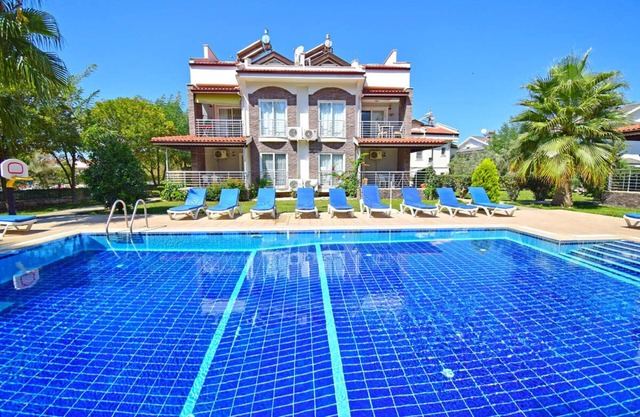 Stunning 3 Bedroom 3 Bathroom Apartment With Private Roof Terrace & Free WIFI