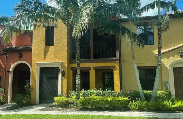 Stunning 3-bedroom condo located in the beautiful community of Ole at Lely.