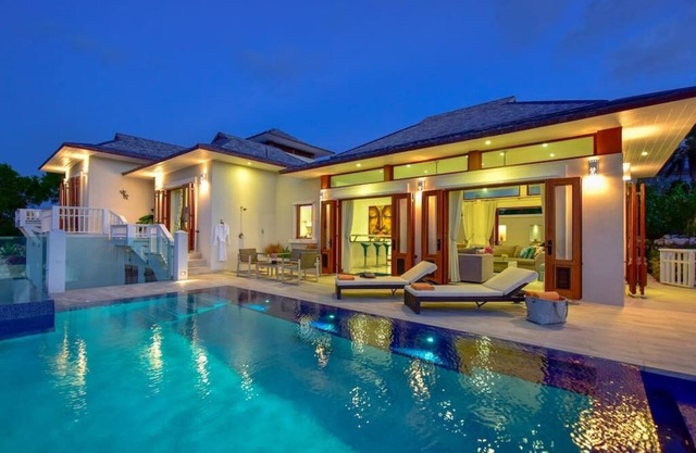 Stunning 3 bedroom villa with Pool & Jacuzzi