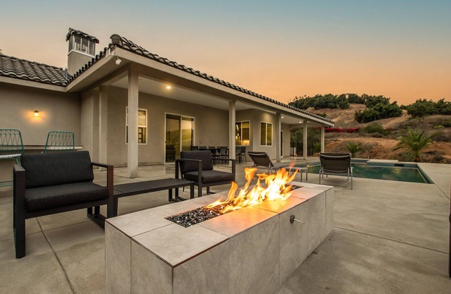 Stunning 3 bedroom with Pool/Hot Tub/Game Room